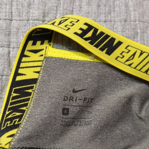 Nike sports bra - Picture 3 of 3